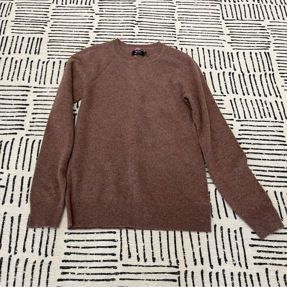 NWOT- brown Apt 9 cashmere sweater, size small.
